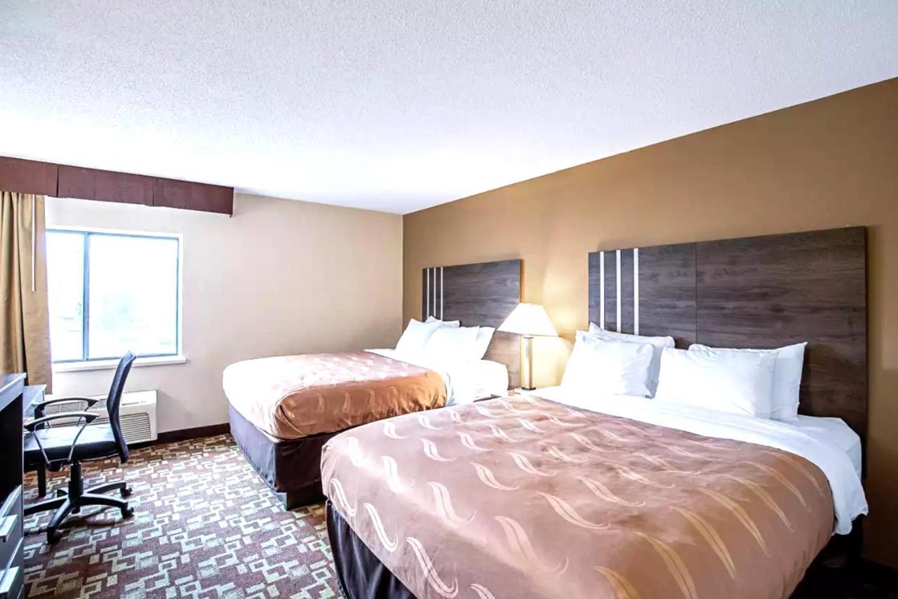 Norwood Inn & Suites Milwaukee Butler Exteriör bild