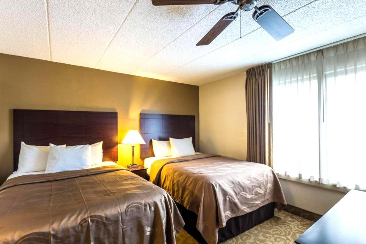 Norwood Inn & Suites Milwaukee Butler Exteriör bild