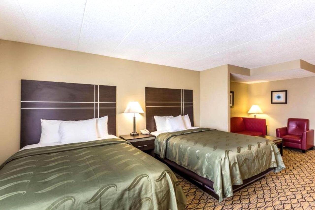 Norwood Inn & Suites Milwaukee Butler Exteriör bild