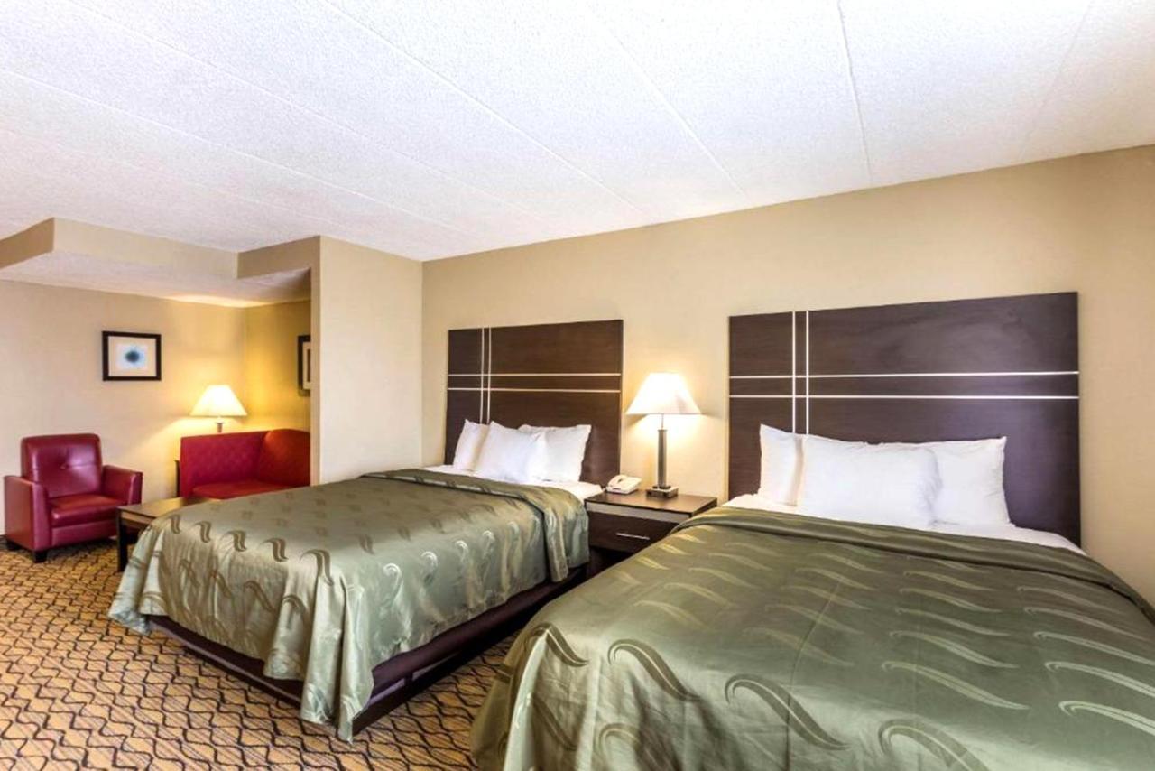 Norwood Inn & Suites Milwaukee Butler Exteriör bild