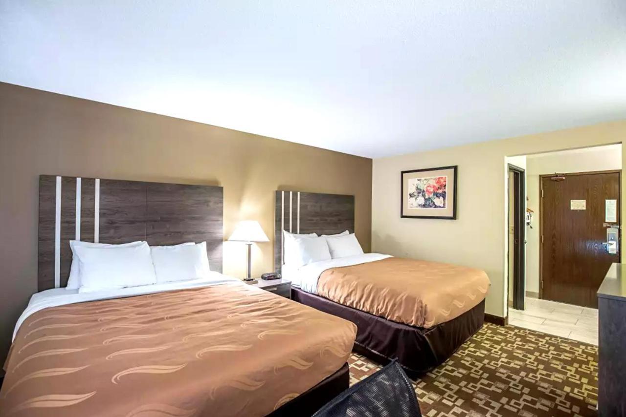 Norwood Inn & Suites Milwaukee Butler Exteriör bild
