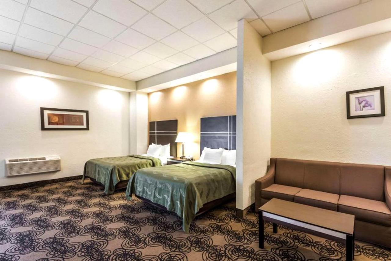 Norwood Inn & Suites Milwaukee Butler Exteriör bild